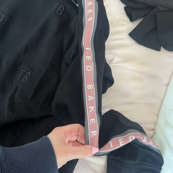Ted Baker Yinzie black pink hooded sweatshirt size 4 like new condition! - Picture 5 of 10